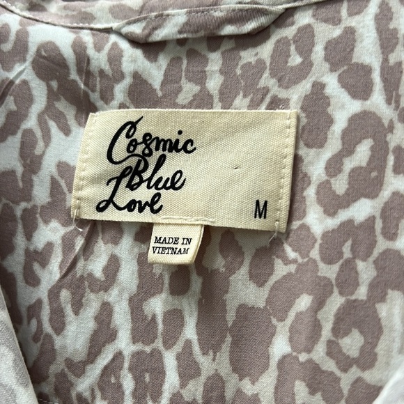 Stitchfix Cosmic Blue Love Kylie Classic Half Button Down Blouse Size Medium - Picture 4 of 9